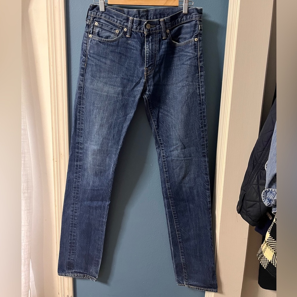 Women’s Levi’s denim jeans
